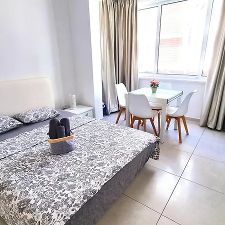 Stylish Studio - 2 Minutes From Kastella Beach Larnaca Exterior photo