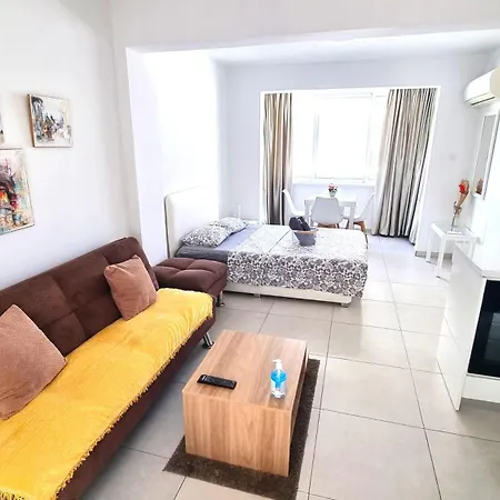 Stylish Studio - 2 Minutes From Kastella Beach Larnaca Exterior photo