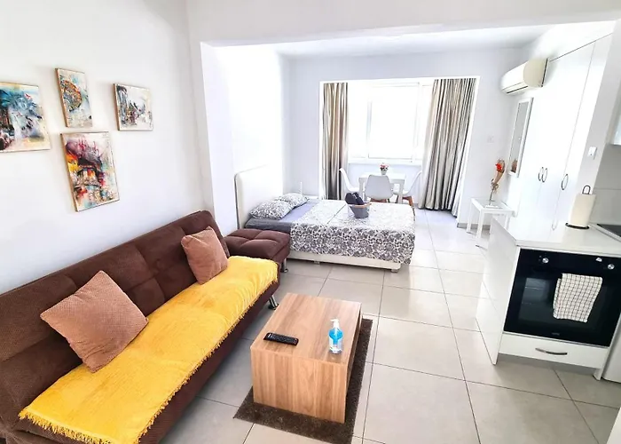 Stylish Studio - 2 Minutes From Kastella Beach
